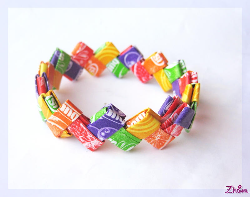 How do you make a starburst bracelet?
